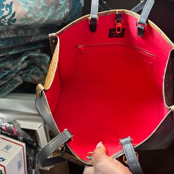 Louis Vuitton On-The-Go MM - Picture 8 of 16